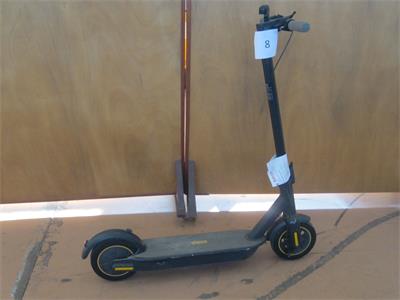 08/2025/8 - 02 monopattini elettrici usati sprovvisti di caricabatteria e/o accessori